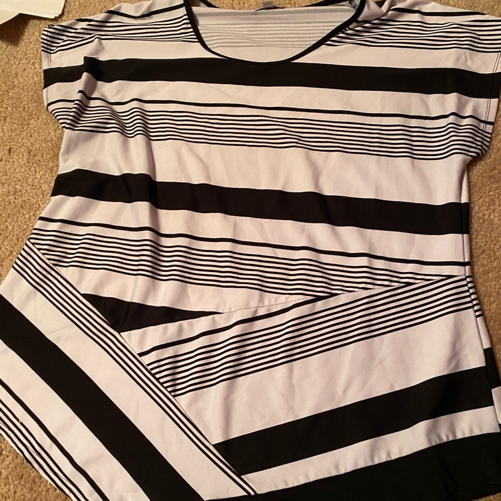 Avenue black white geometric blouse